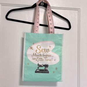 Cute sewer’s bag.
